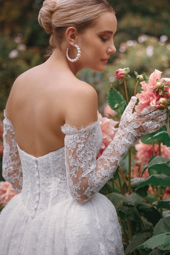 Vagabond Bridal Style #Beth #13 backface vertical cropped thumbnail