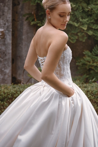 Vagabond Bridal Style #Kai #7 backface vertical cropped thumbnail