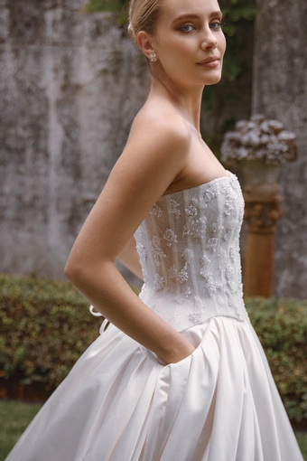 Vagabond Bridal Style #Kai #4 vertical cropped thumbnail
