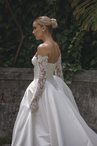 Vagabond Bridal Style #Kris #8 backface vertical cropped thumbnail