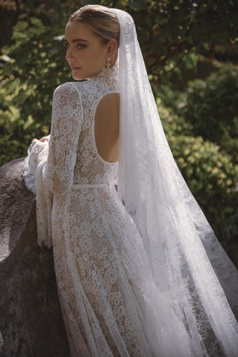 Vagabond Bridal Style #Ruby #12 backface vertical cropped thumbnail