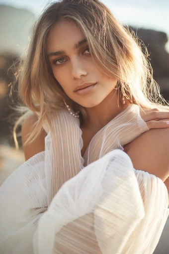 Vagabond Bridal Style #Tulle Sleeves #6 frontface vertical cropped thumbnail