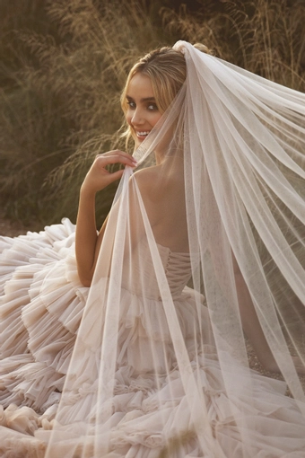 Vagabond Bridal Style #Aurelia #18 backface vertical cropped thumbnail