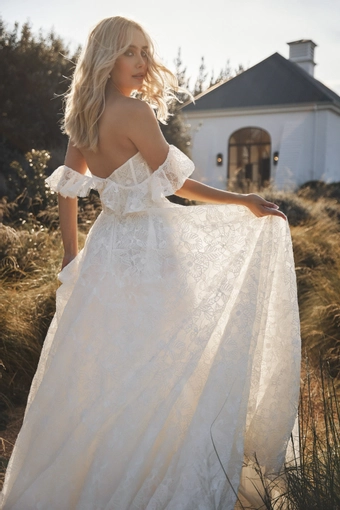 Vagabond Bridal Style #Cassiopeia #6 backface vertical cropped thumbnail