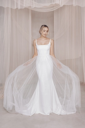 Vagabond Bridal Style #Sia Overskirt #1 frontface vertical thumbnail
