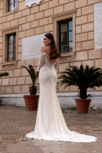Daniela Di Marino 6437 #2 backface vertical thumbnail
