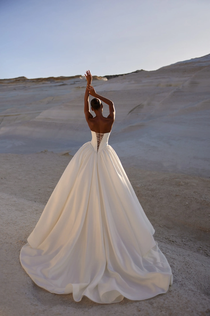 Eva Lendel Backface Thumbnail Image