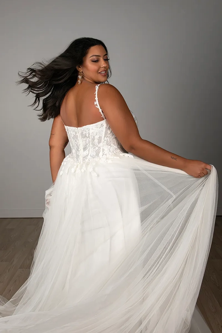 Stella York 8113 #9 backface vertical cropped picture