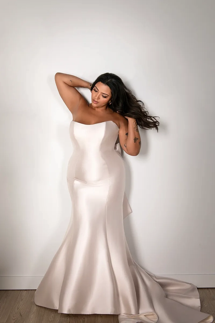 Stella York 8159 #1 frontface vertical picture