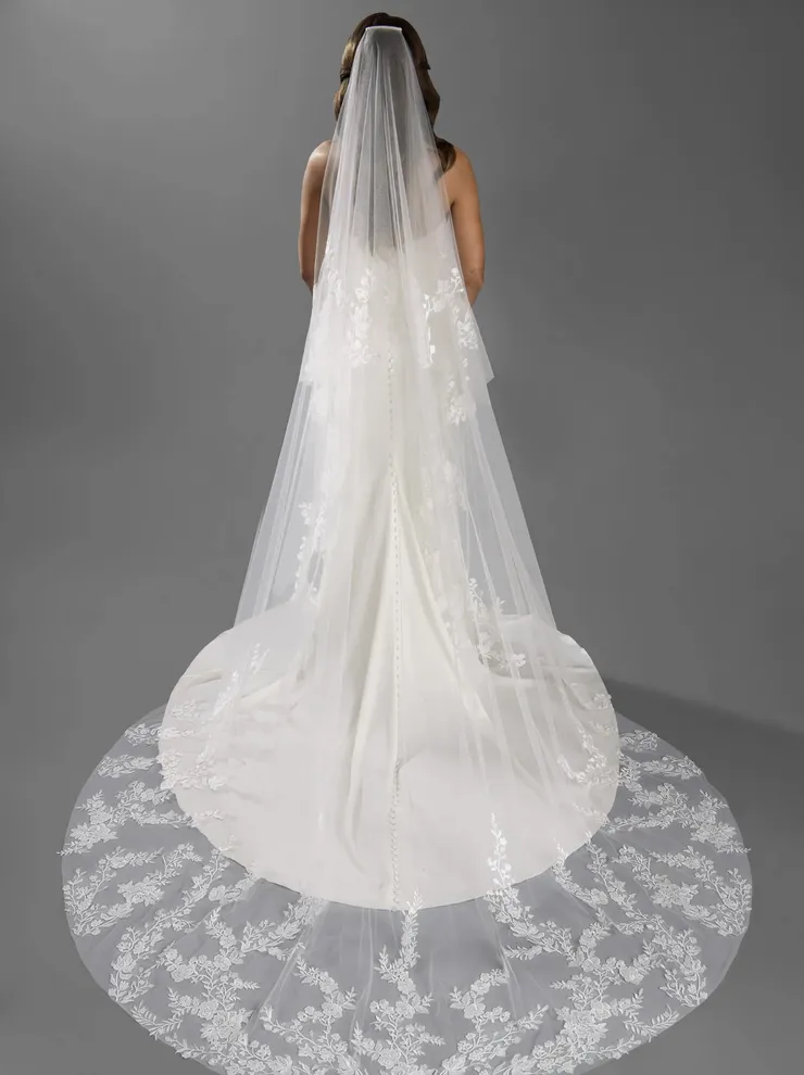 Grace & Goddess Chapel Length (90”) Veil Grace & Goddess Veils Accessories | Britt main image 2