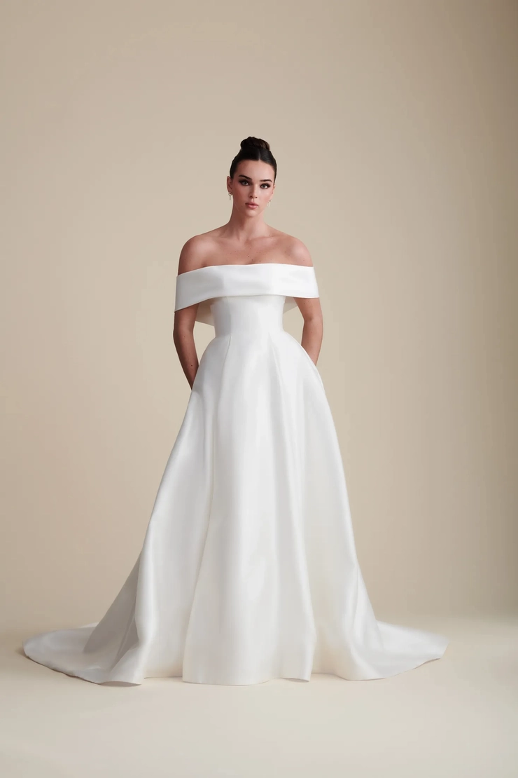 Liv by Kelly Faetanini Selene #1 frontface vertical picture