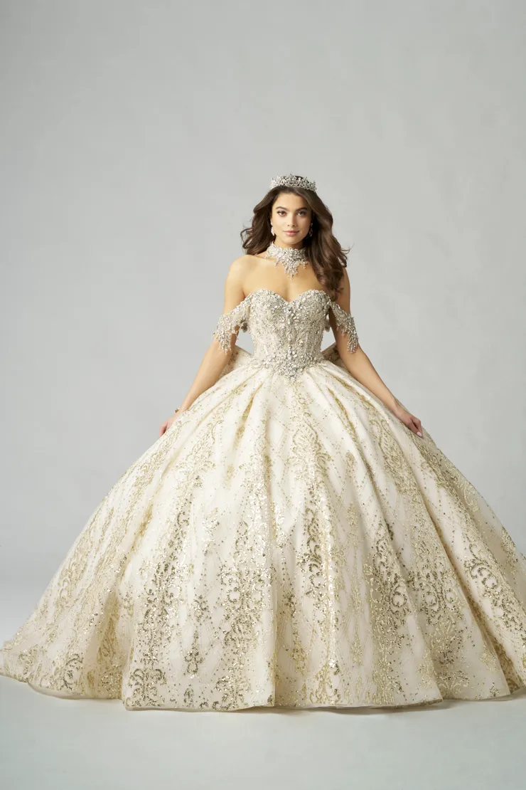 AmaBella Quinceanera - Q1052 | Esmeralda Quinceañeras