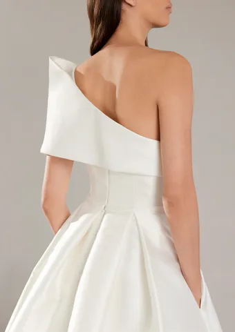 Pronovias Amias #4 backface vertical cropped thumbnail
