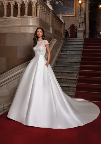 Pronovias Close #0 default frontface vertical thumbnail