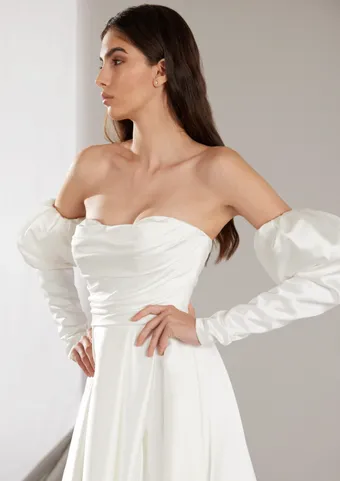 Pronovias Ellison #3 frontface vertical cropped thumbnail