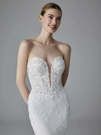Pronovias Judi #2 vertical thumbnail