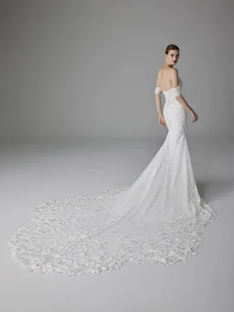 Pronovias Judi #4 vertical thumbnail