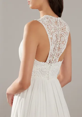 Pronovias Lovely #3 backface vertical cropped thumbnail