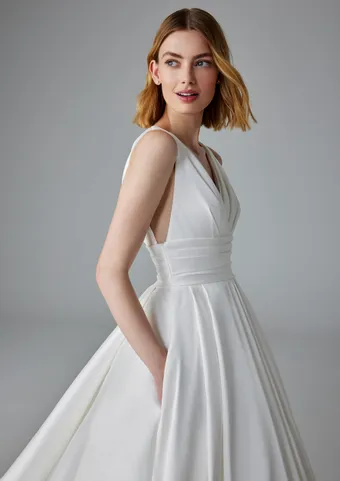 Pronovias Lumineuse #2 frontface vertical cropped thumbnail