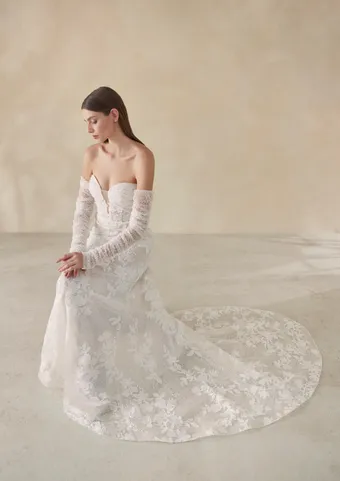 Pronovias Oakley #2 frontface vertical thumbnail