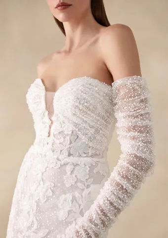 Pronovias Oakley #5 frontface vertical cropped thumbnail