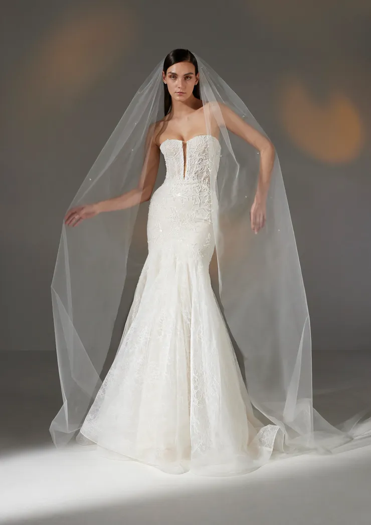 Pronovias Alura Image