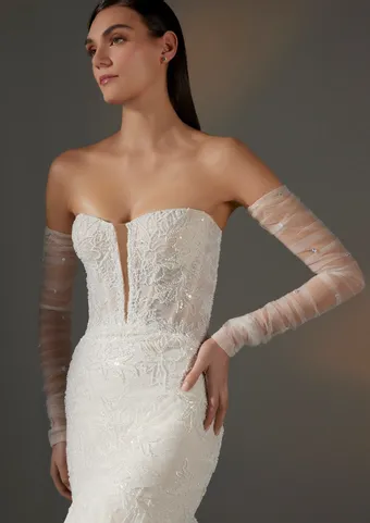 Pronovias Alura #4 frontface vertical cropped thumbnail