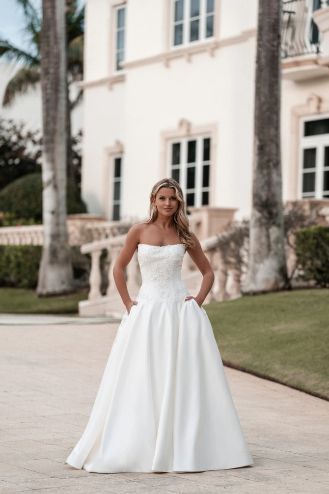 Allure's Shimmering Crystal Cocktail Dress: Captivating Allure for Special Occasions main image 1
