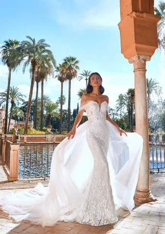 Pronovias Havasu #1 vertical thumbnail