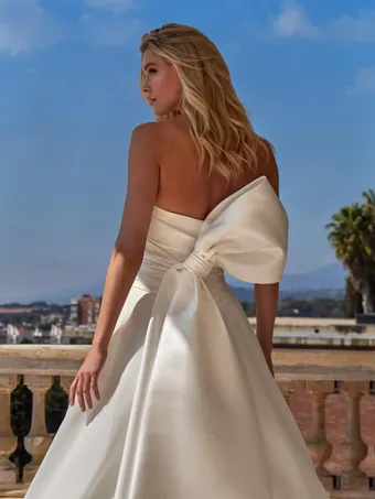 Pronovias Style #OLWIA #2 backface vertical cropped thumbnail