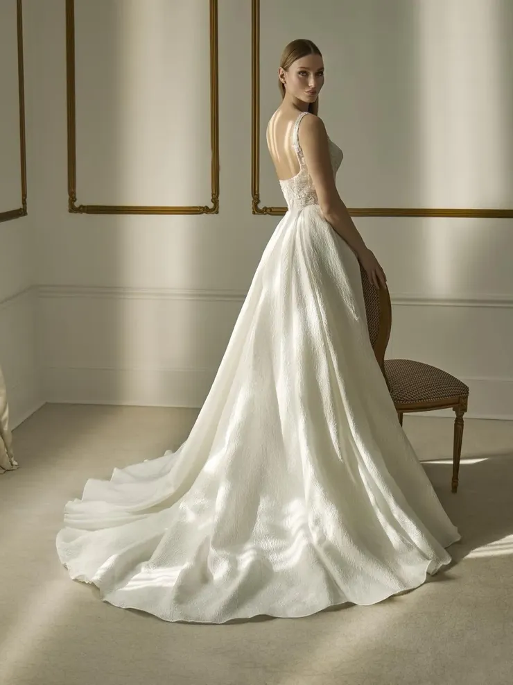 Privee by Pronovias BOEOTIA