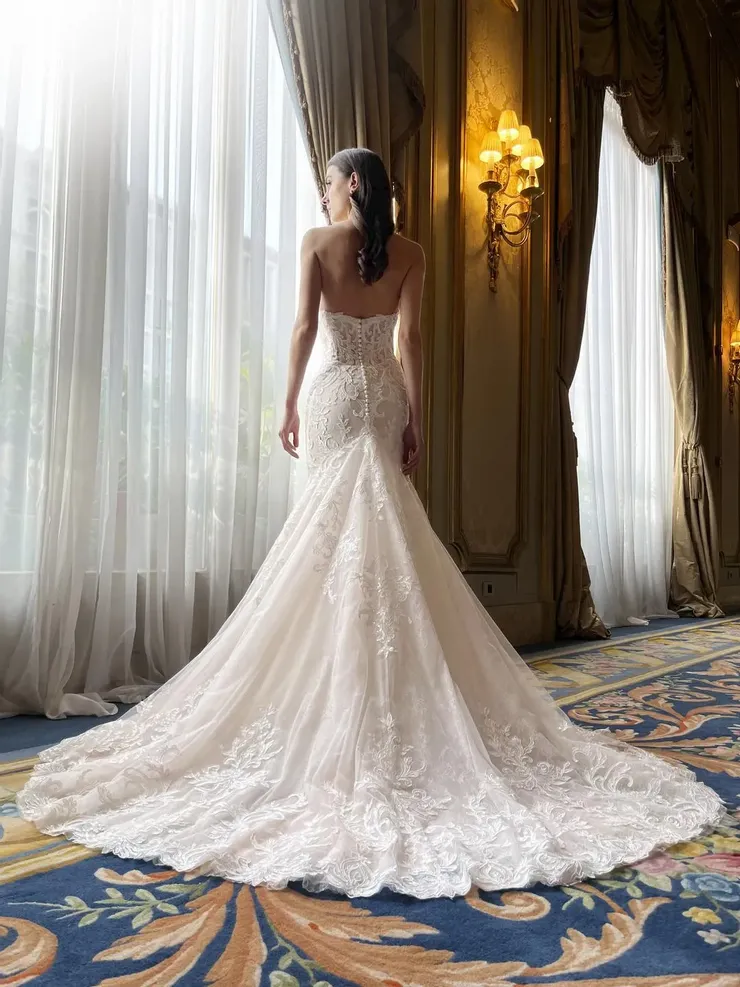 Privee by Pronovias BYZE