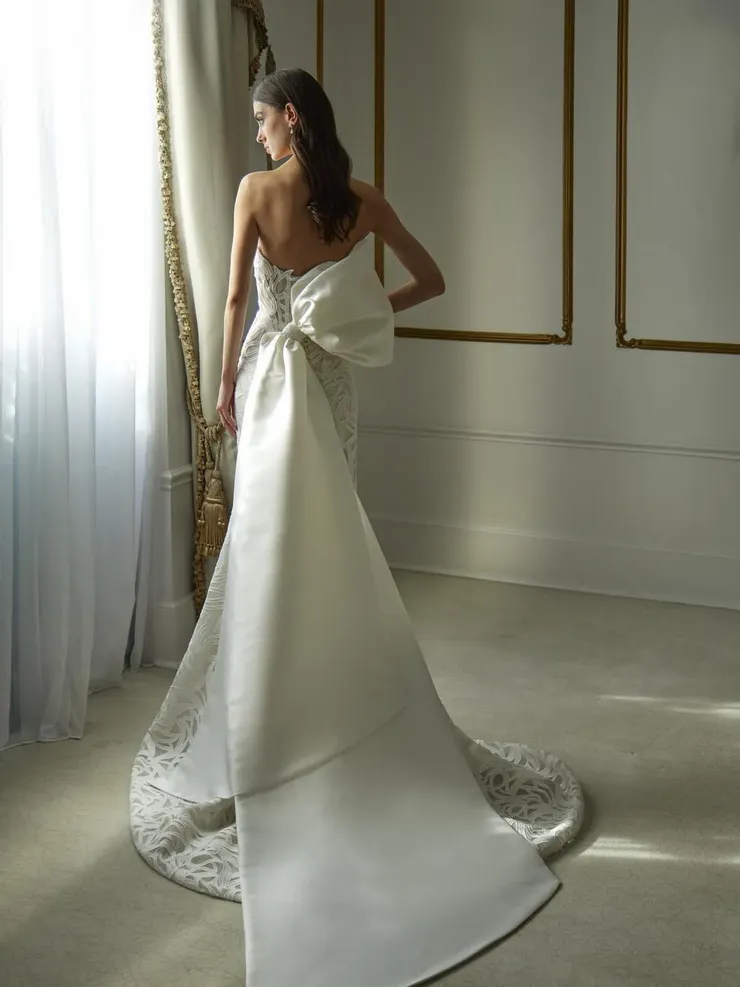 Privee by Pronovias DELIADES