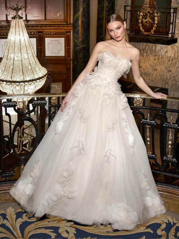 Privee by Pronovias DYEUS