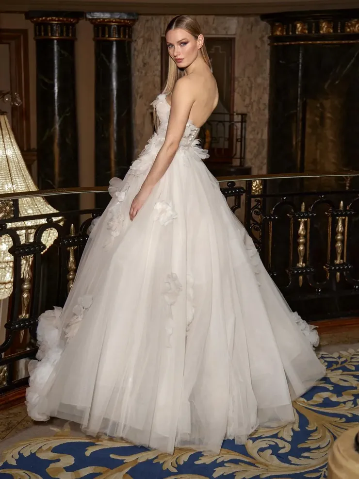 Privee by Pronovias DYEUS