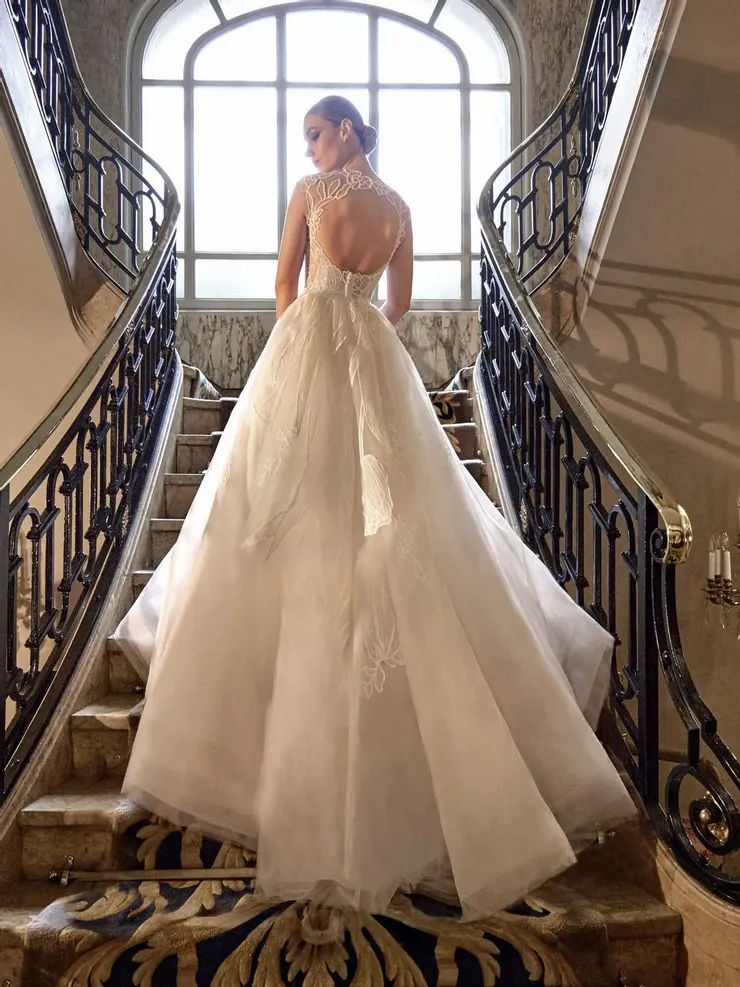 Privee by Pronovias MYCALE