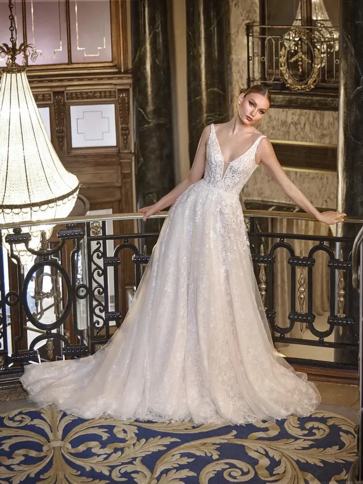 Privee by Pronovias THRIAE