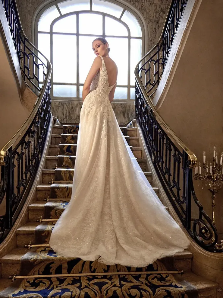 Privee by Pronovias THRIAE