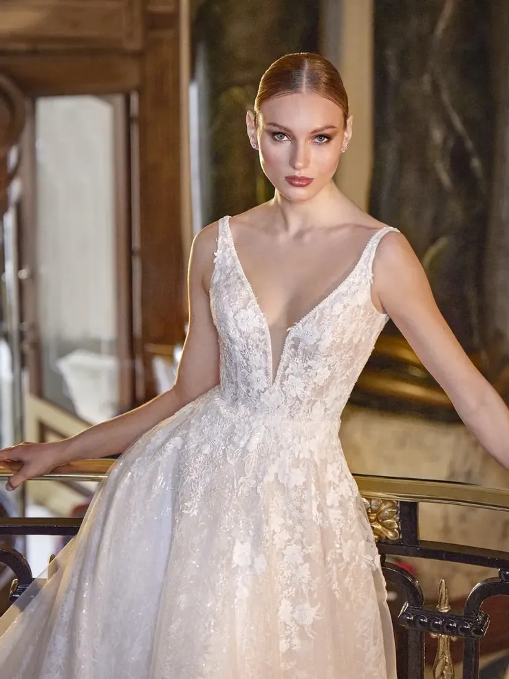 Privee by Pronovias THRIAE