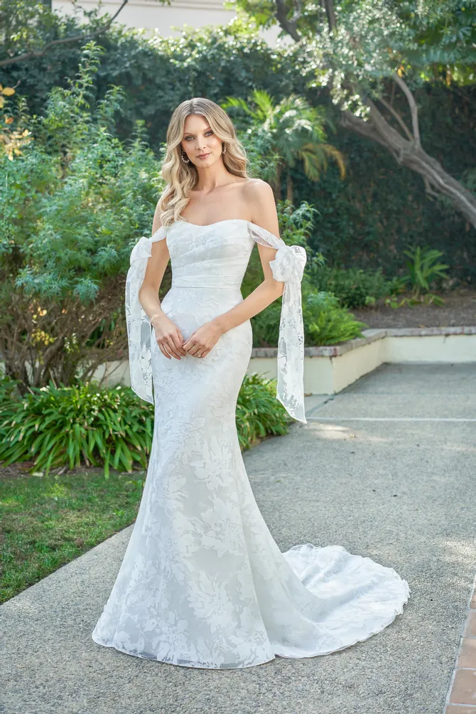 Jasmine Couture - T272053 | Savvy Bride & Tuxedo