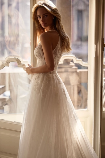 Milla Nova Style #Roselet #6 backface vertical cropped thumbnail