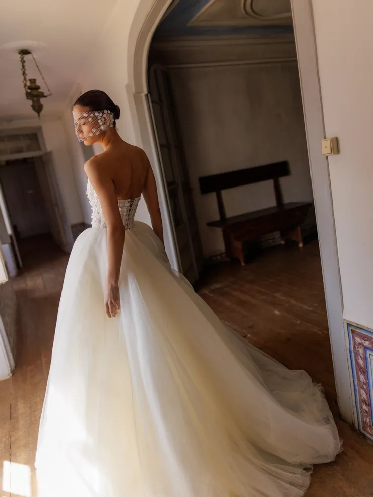 Wona Concept Backface Thumbnail Image