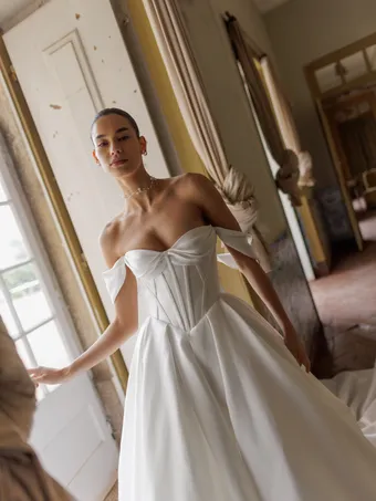 Wona Concept Sposa #2 frontface vertical cropped thumbnail