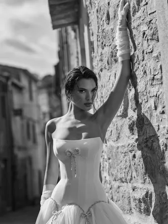 Wona Concept Epos #2 frontface vertical cropped thumbnail