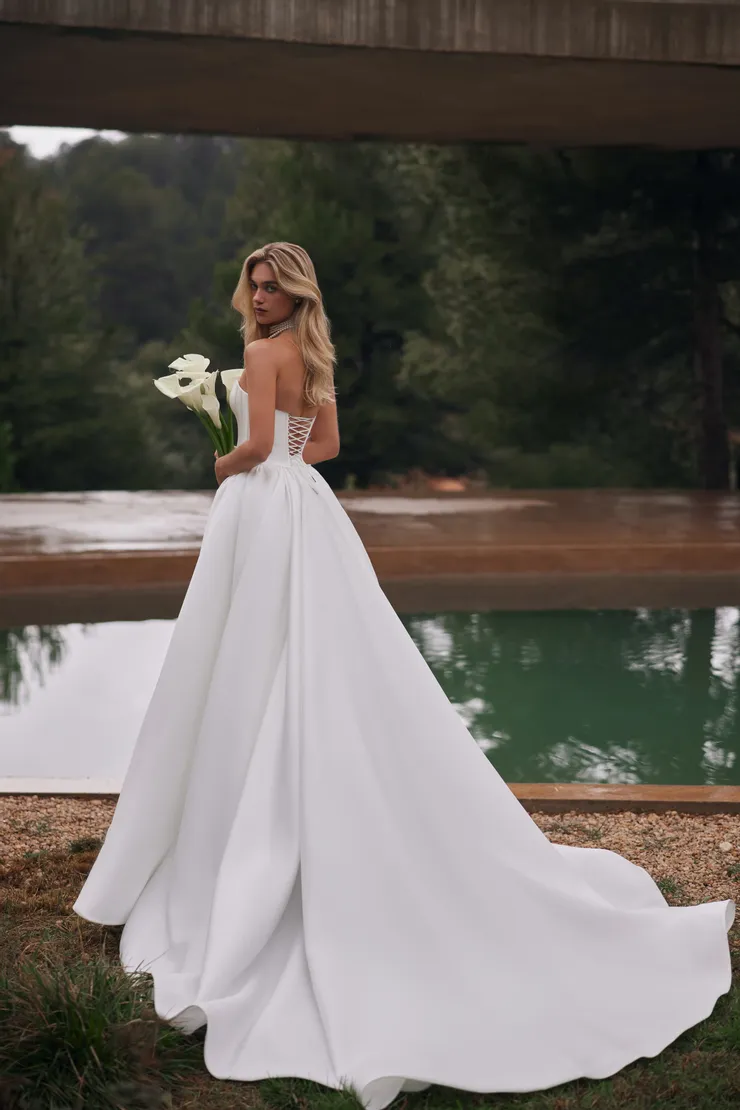 Eva Lendel Backface Thumbnail Image