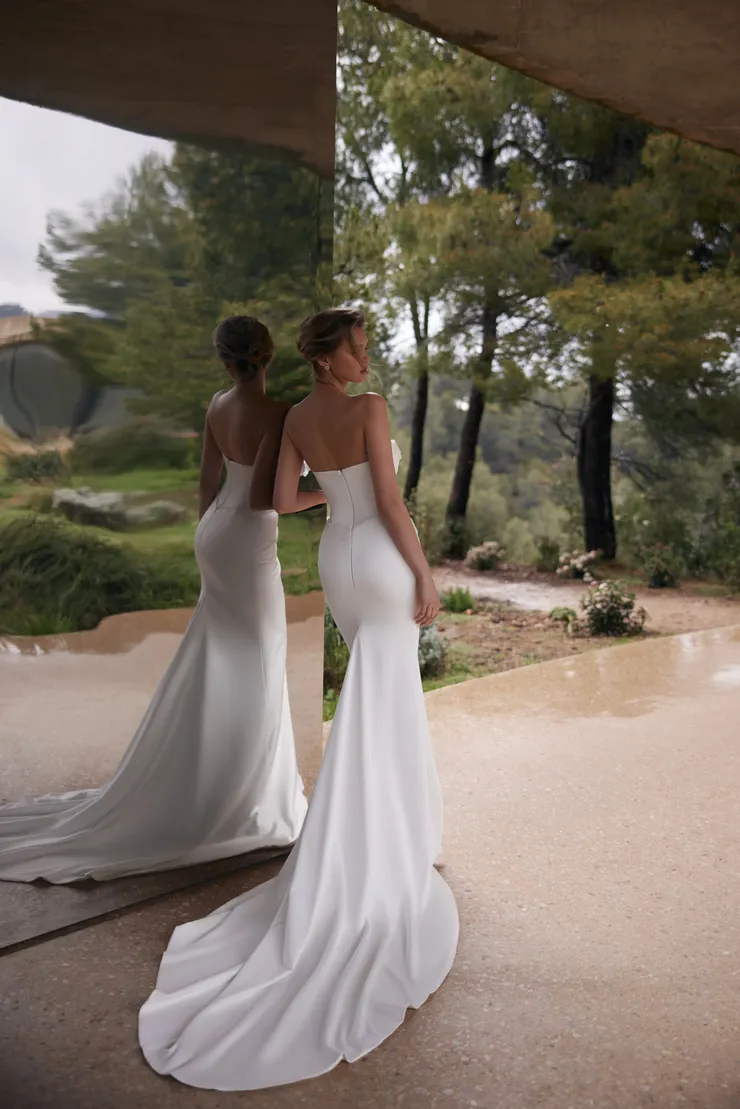 Eva Lendel Backface Thumbnail Image