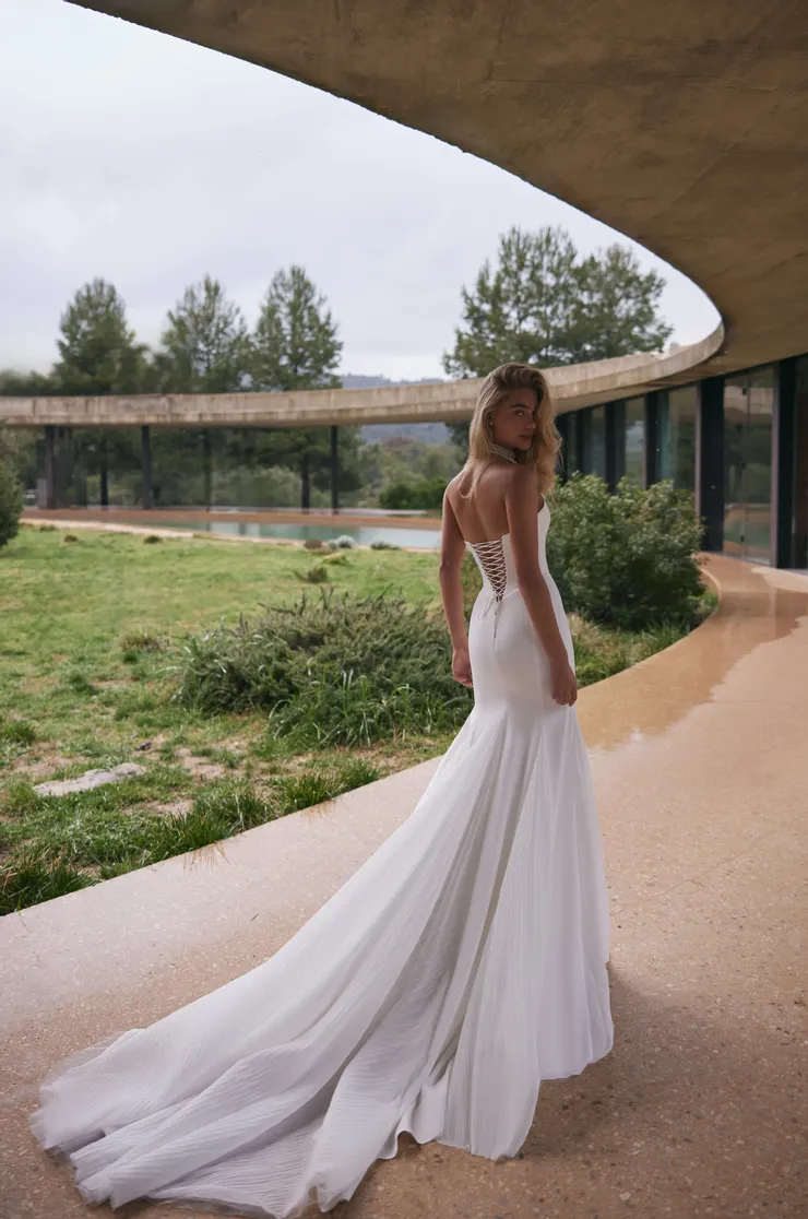 Eva Lendel Backface Thumbnail Image