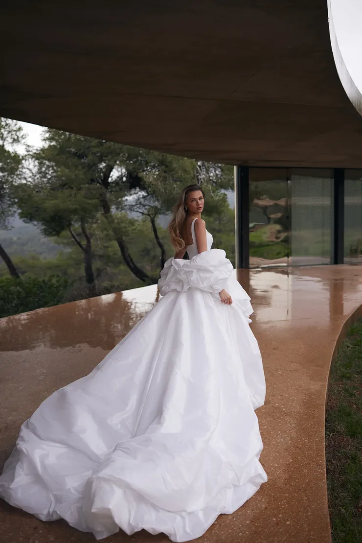 Eva Lendel Backface Thumbnail Image