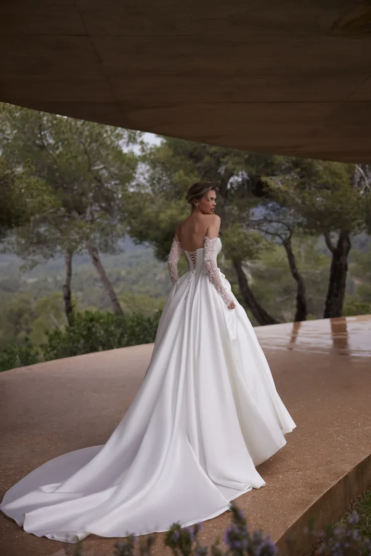 Eva Lendel Backface Thumbnail Image