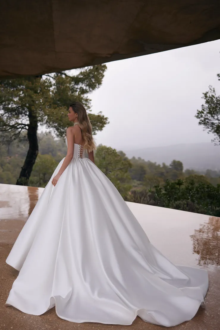 Eva Lendel Backface Thumbnail Image